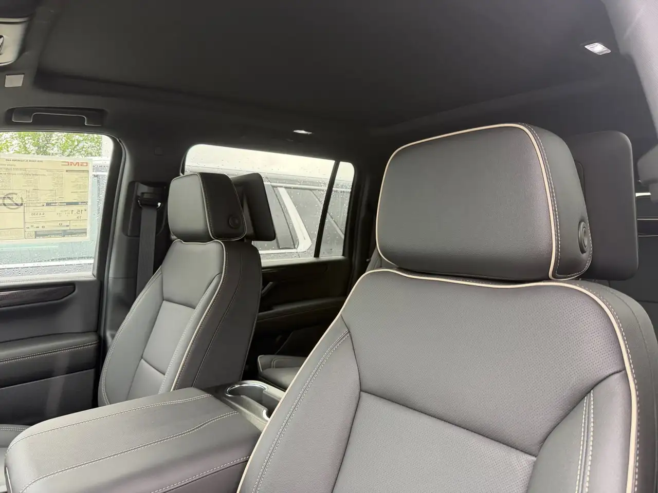GMC Yukon снимка GMC Yukon