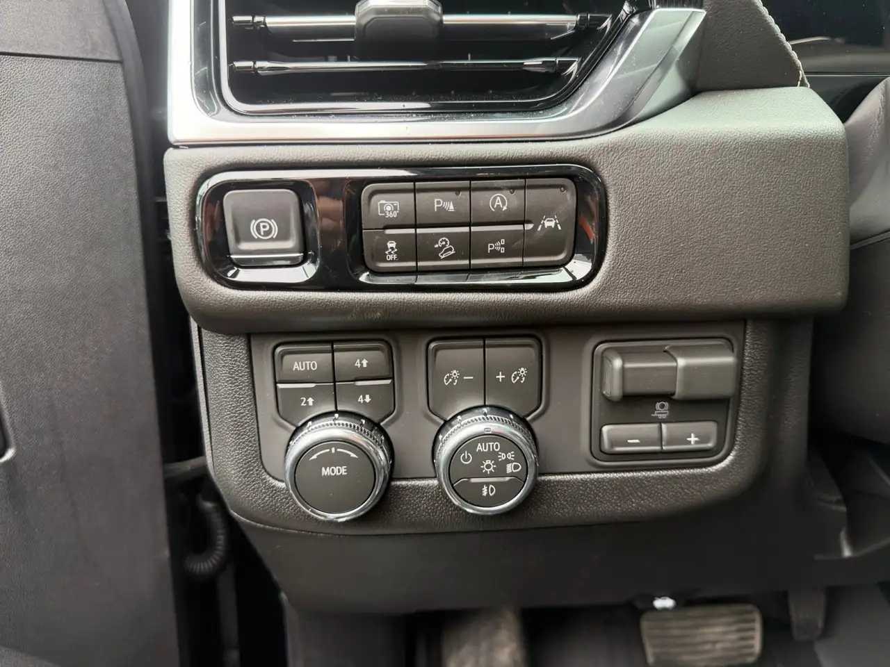 GMC Yukon снимка GMC Yukon