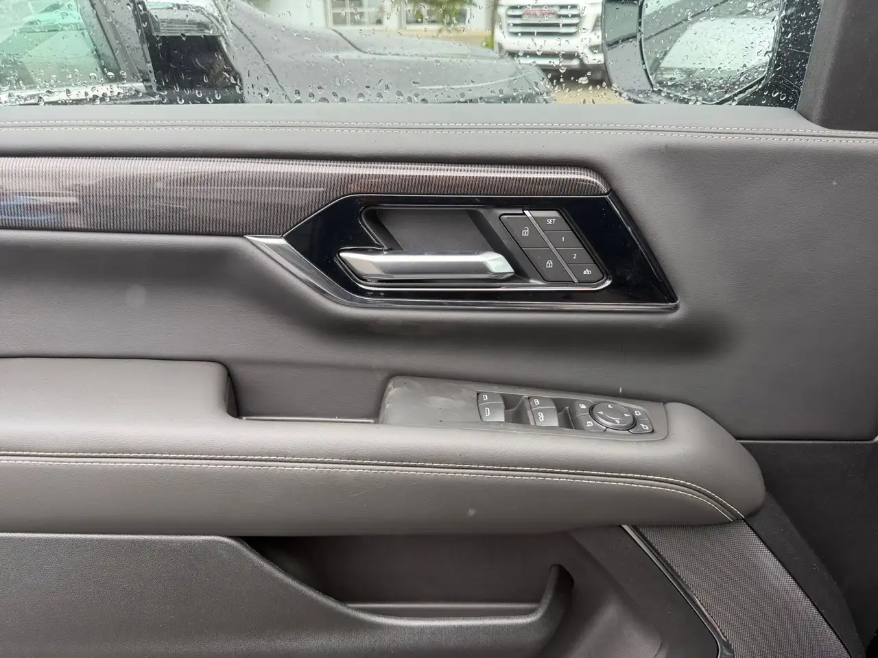 GMC Yukon снимка GMC Yukon
