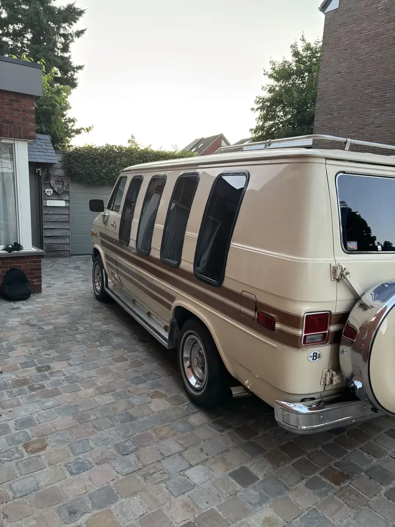 Chevrolet G Bus - 1