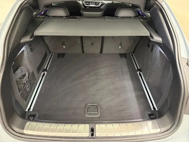 BMW X4 view 11