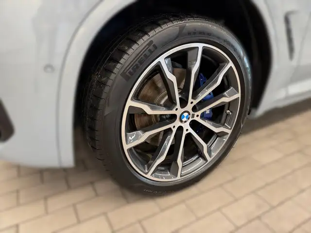 BMW X4 view 3