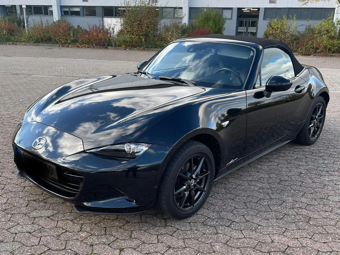 Mazda MX-5 MX-5 SKYACTIV-G 131 Exclusive-Line Schwarz - 1