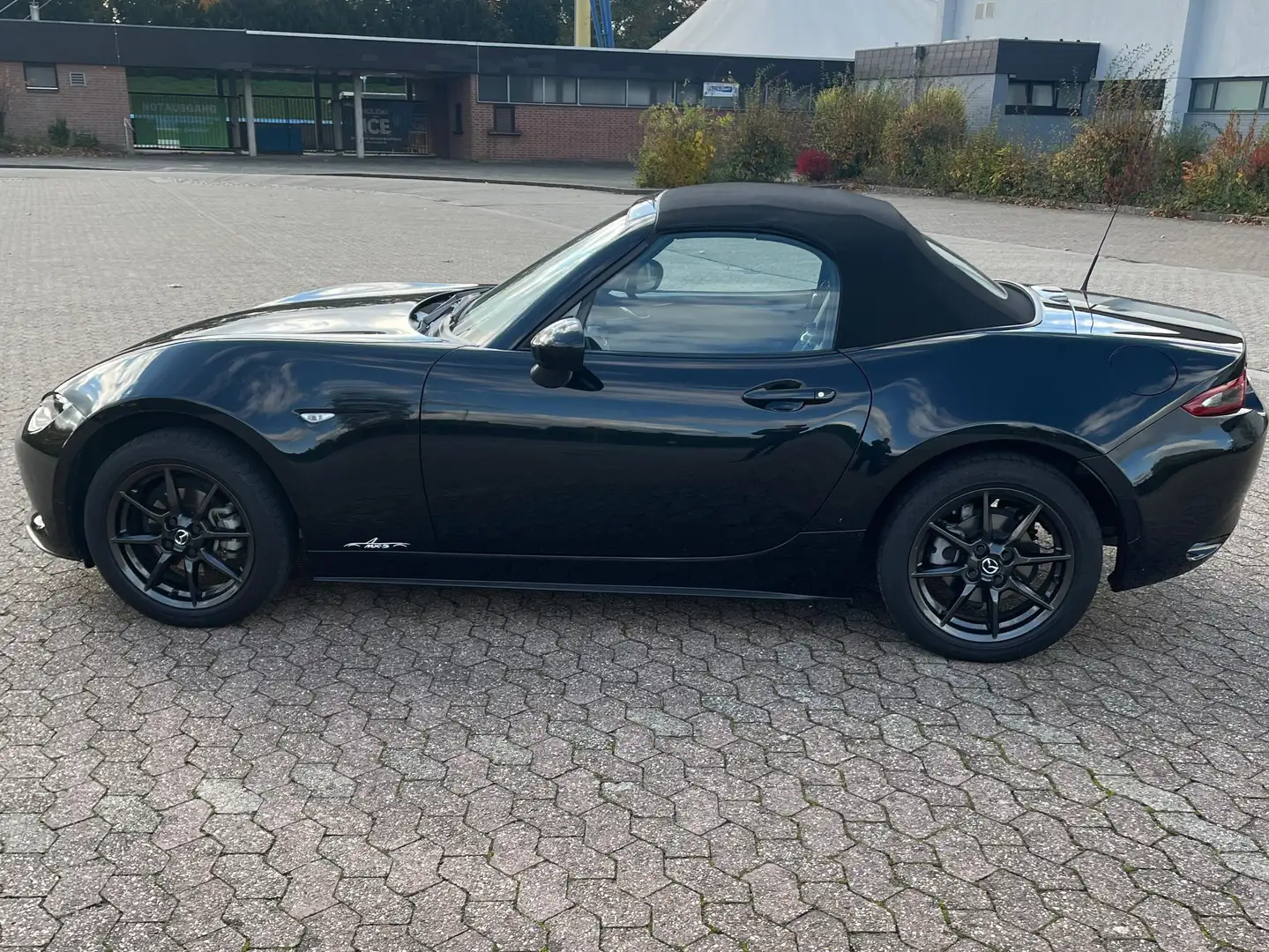 Mazda MX-5 MX-5 SKYACTIV-G 131 Exclusive-Line Schwarz - 2