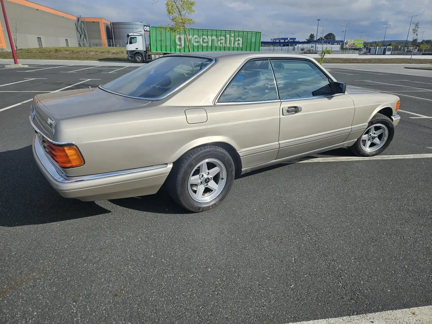 Mercedes-Benz 560 - 1