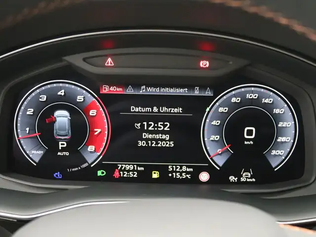 Audi SQ8 view 13