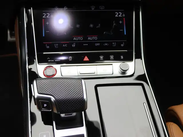 Audi SQ8 view 14