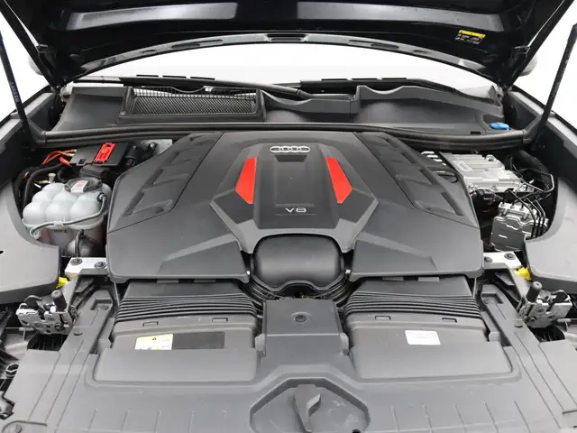 Audi SQ8 view 19