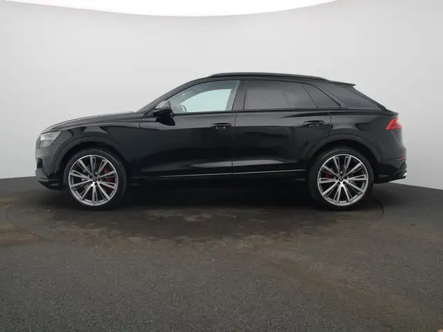 Audi SQ8 view 4