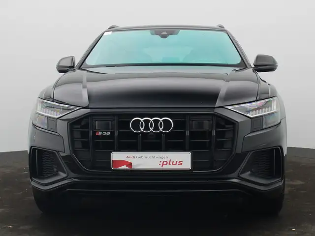 Audi SQ8 view 3