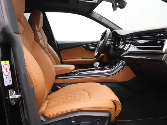Audi SQ8 view 10
