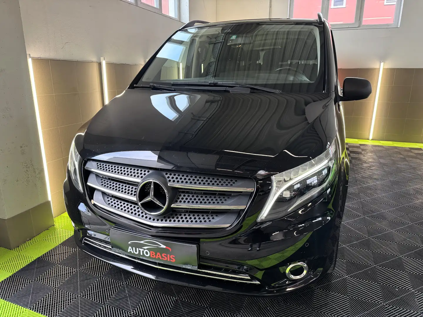 Mercedes-Benz Vito 116 CDI 4x4 lang Led/8-Sitzer/Navi/Kamera/AHK/PDC Schwarz - 2