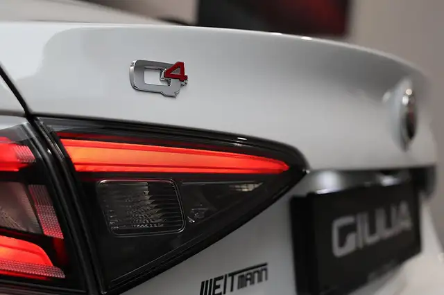 Alfa Romeo Giulia 2.0 16V 280 AT8 Q4 VELOCE Ansicht 30