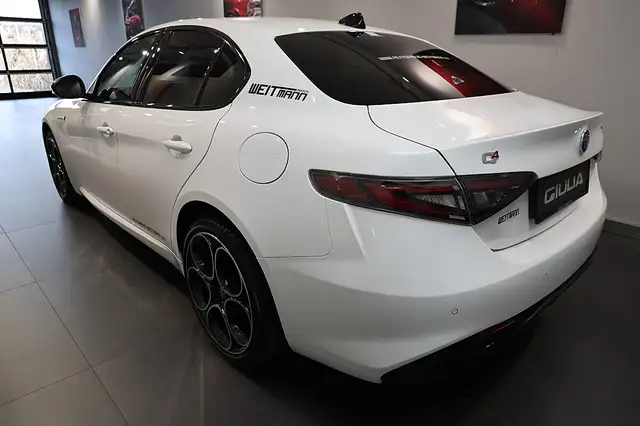 Alfa Romeo Giulia 2.0 16V 280 AT8 Q4 VELOCE Ansicht 4