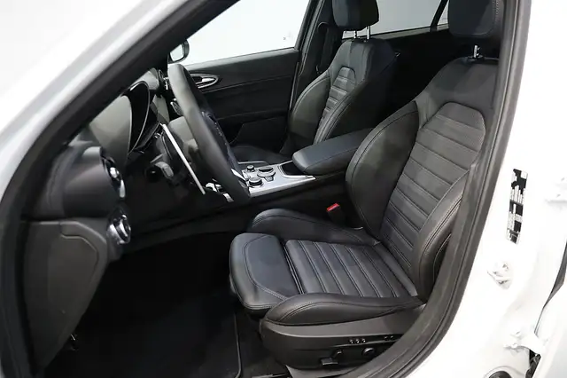 Alfa Romeo Giulia 2.0 16V 280 AT8 Q4 VELOCE Ansicht 9