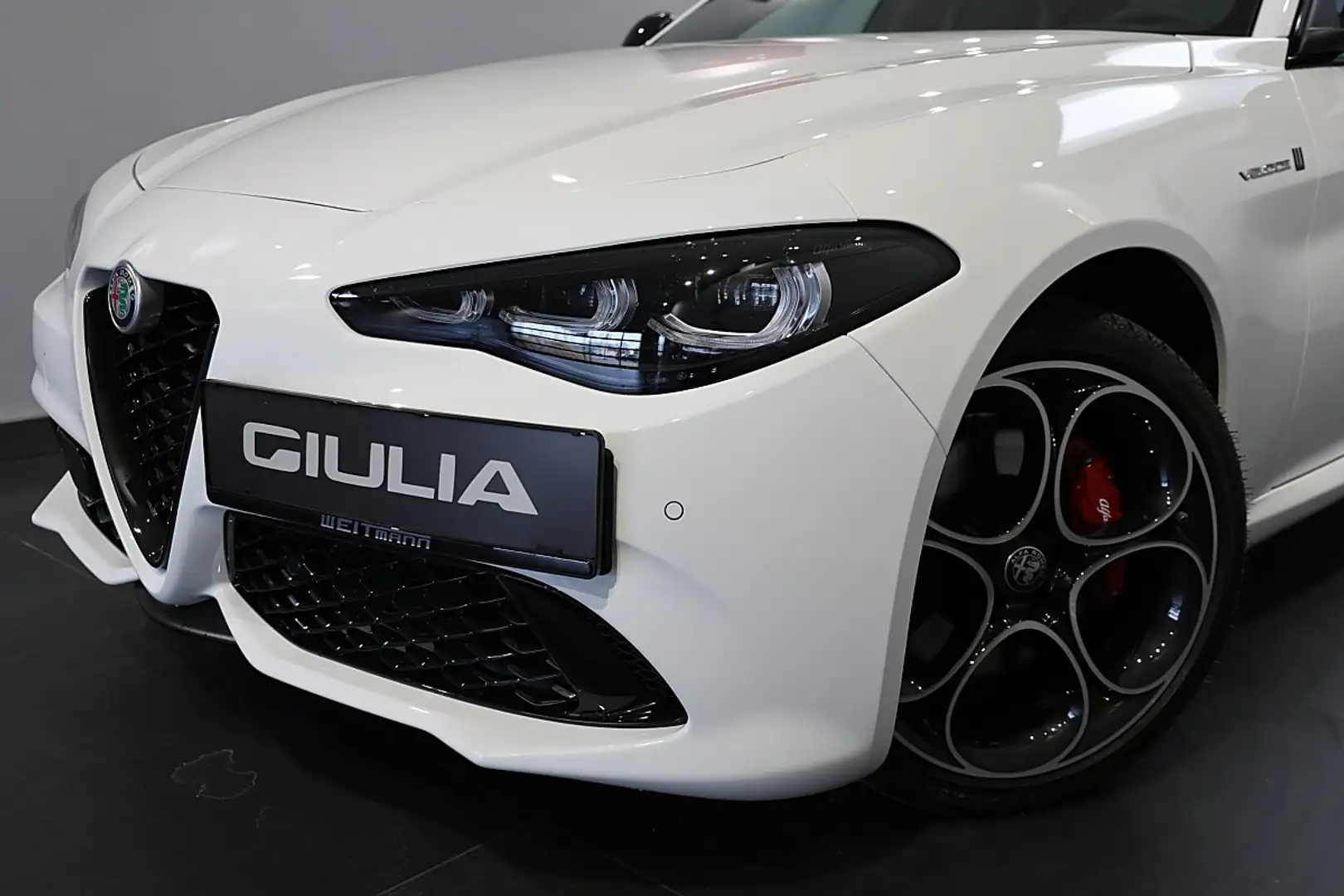 Alfa Romeo Giulia 2.0 16V 280 AT8 Q4 VELOCE Weiß - 2