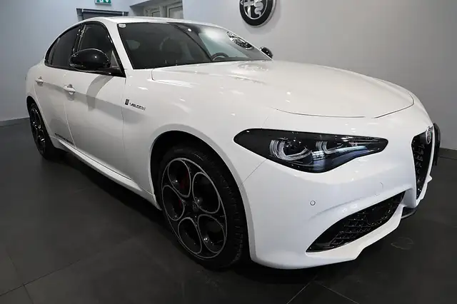 Alfa Romeo Giulia 2.0 16V 280 AT8 Q4 VELOCE Ansicht 6