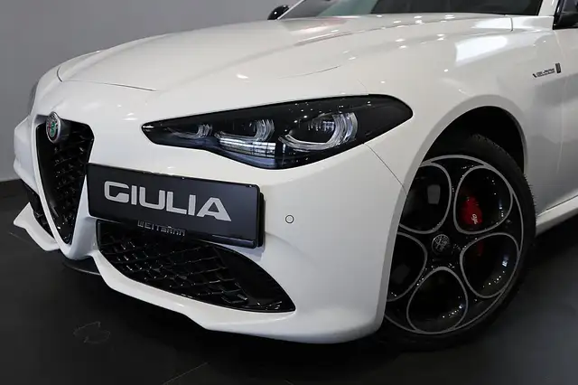 Alfa Romeo Giulia 2.0 16V 280 AT8 Q4 VELOCE Ansicht 2