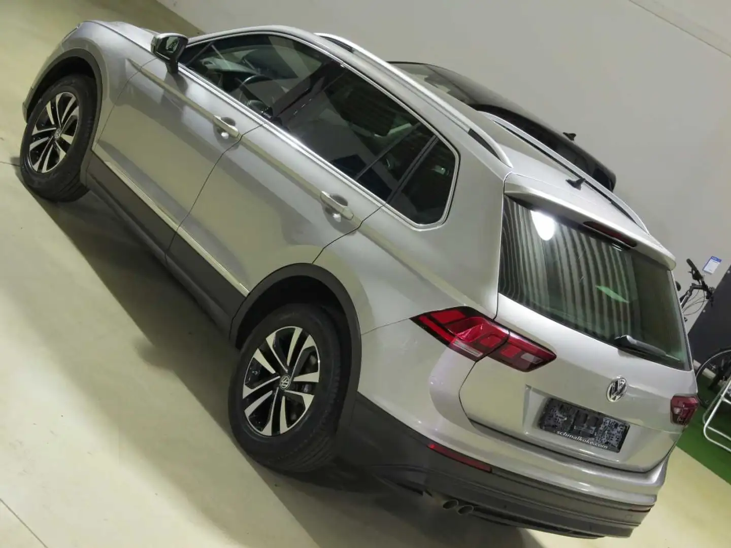Volkswagen Tiguan 2.0 TDI SCR 4Mot DSG7 UNITED eSAD AHK Nav Srebrny - 2