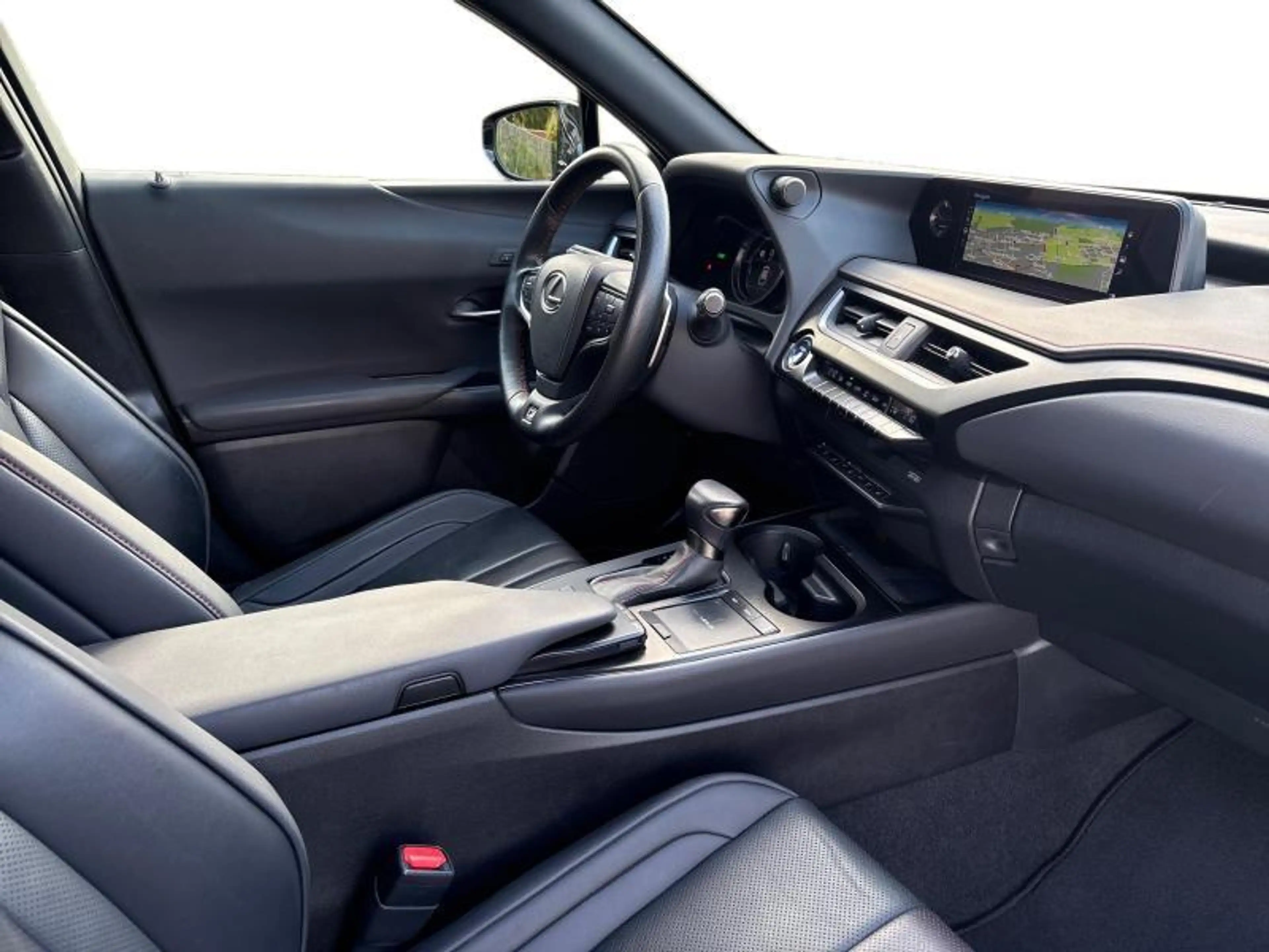 Lexus UX 250h F sport — photo 6