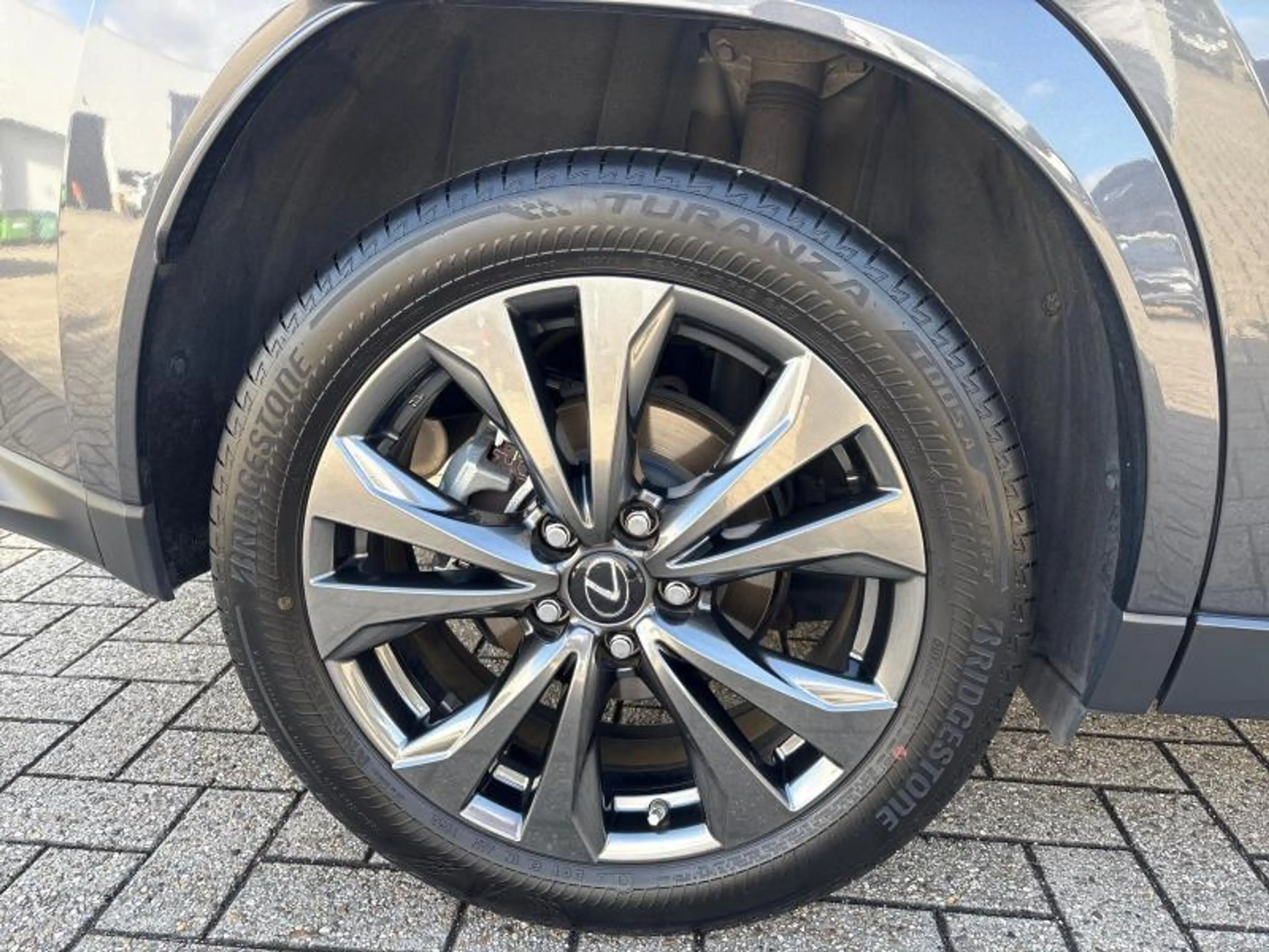 Lexus UX 250h F sport — photo 13