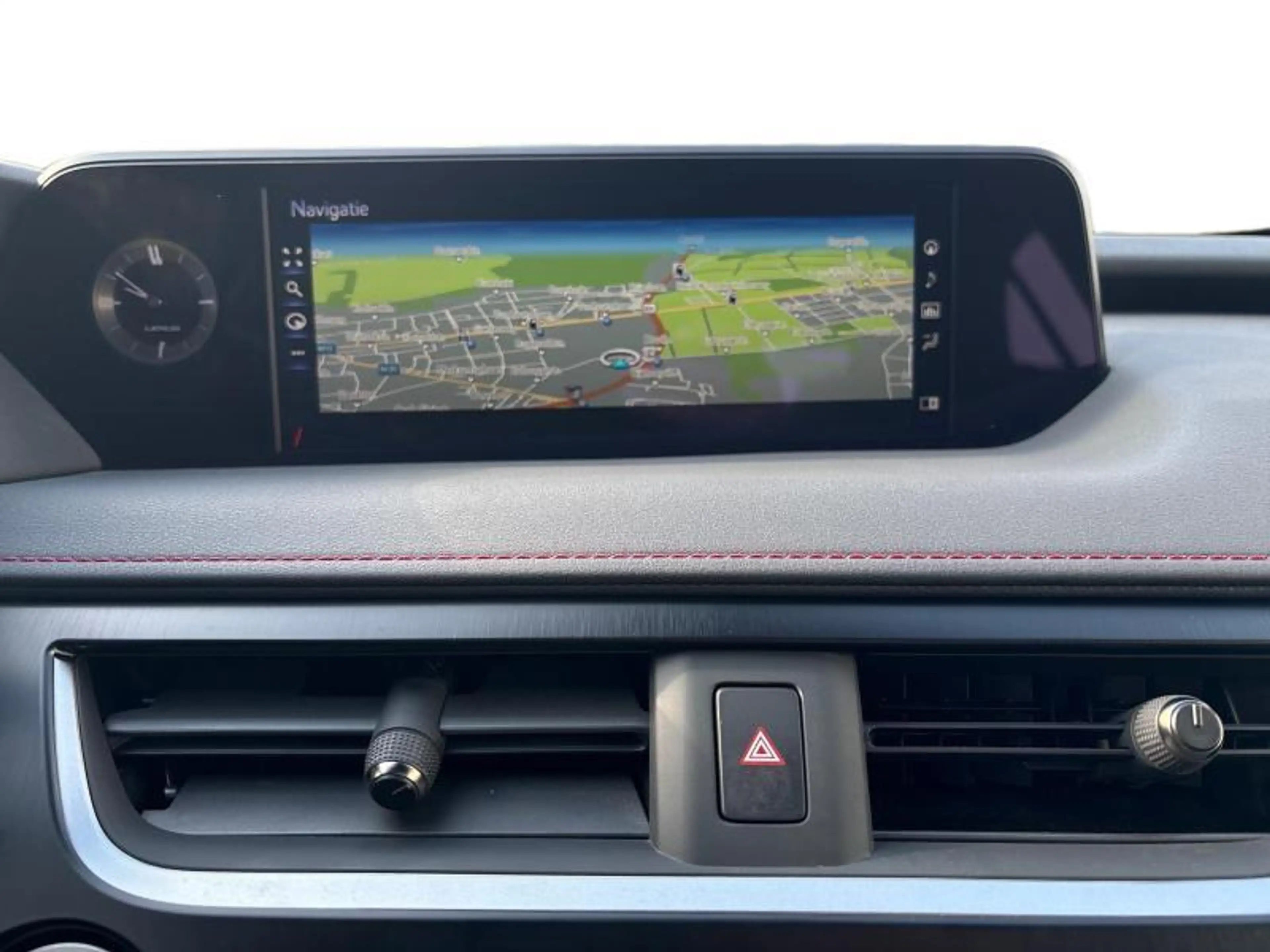 Lexus UX 250h F sport — photo 11
