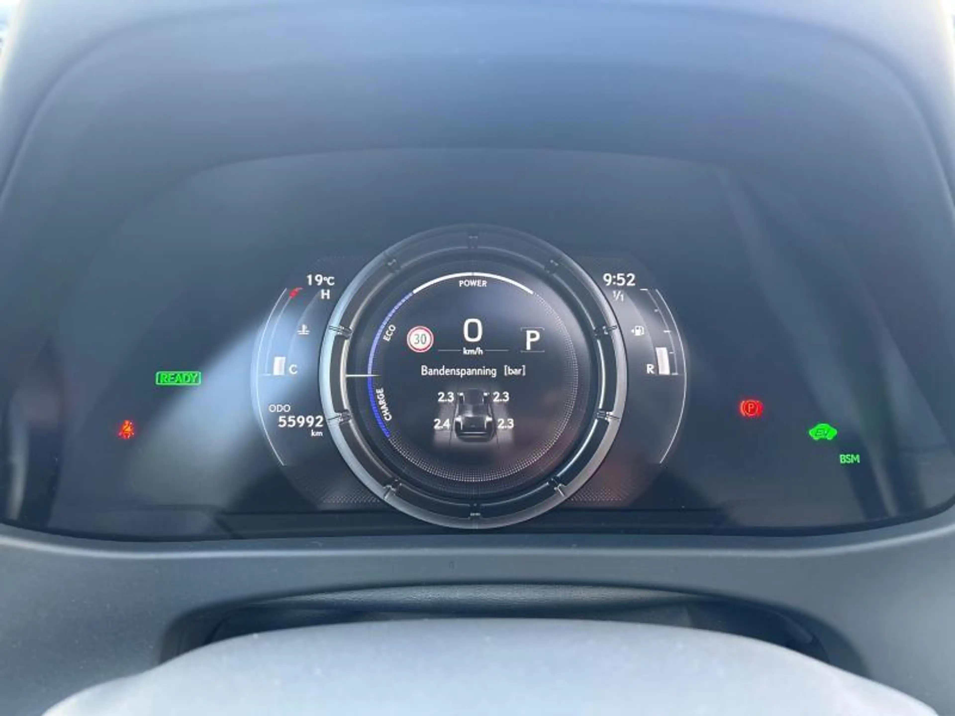 Lexus UX 250h F sport — photo 12