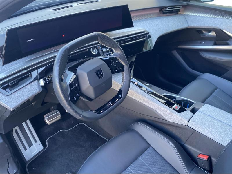 Peugeot 5008 GT Hybrid 145 e-DCS6 — photo 12