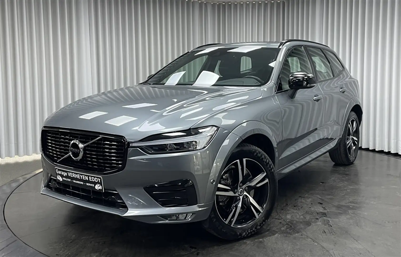 Volvo XC60 B4 R-Design / Aut / LED / Leder / DAB / Digi dashb Grijs - 1