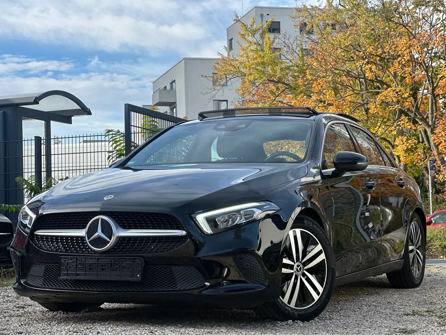 Mercedes-Benz A 180 Lim./Panorama/LED/Kamera/Leder Noir - 2