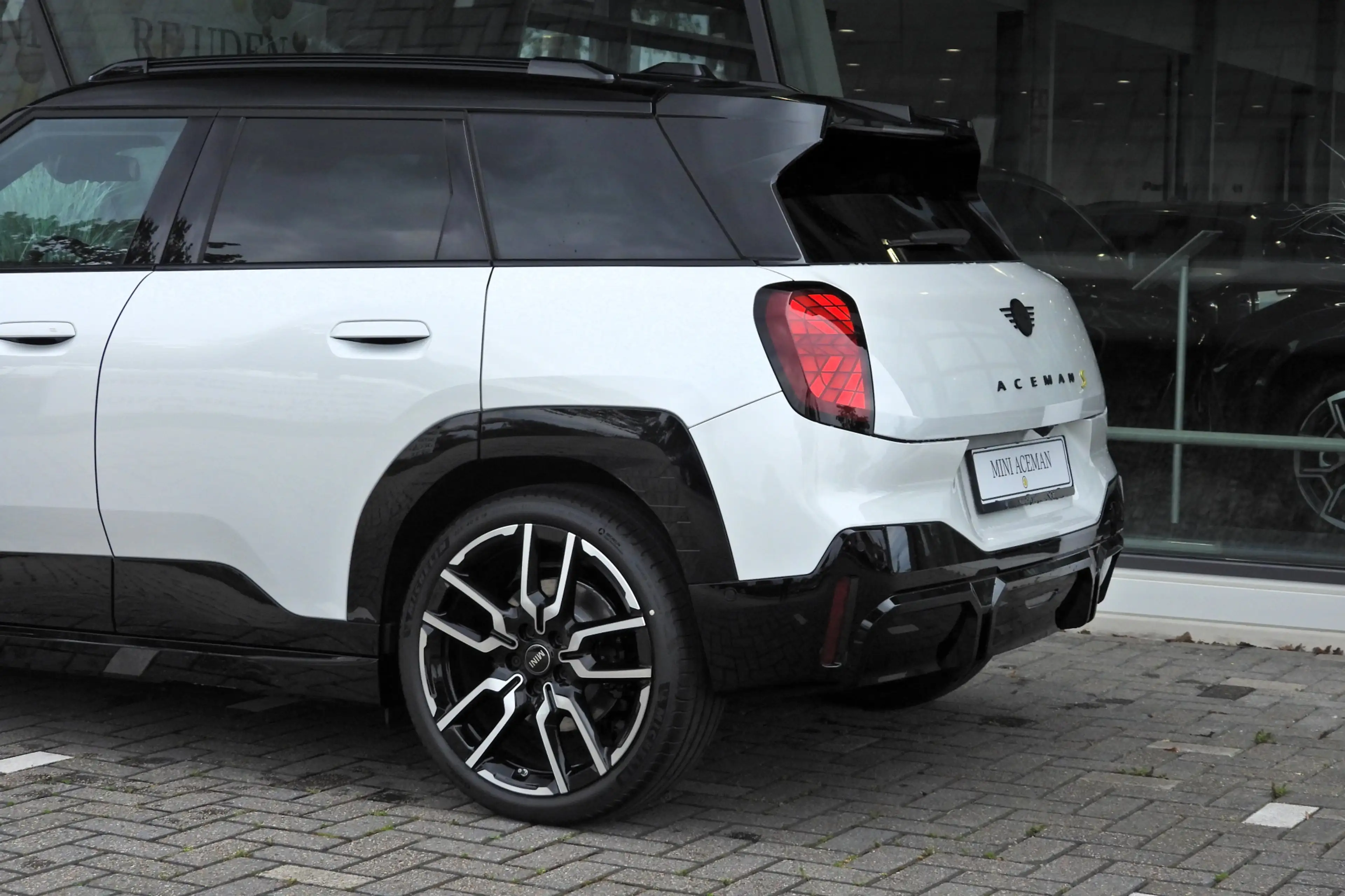 MINI Aceman SE / John Cooper Works / Pakket M / 19" JCW Lap Sp — photo 11