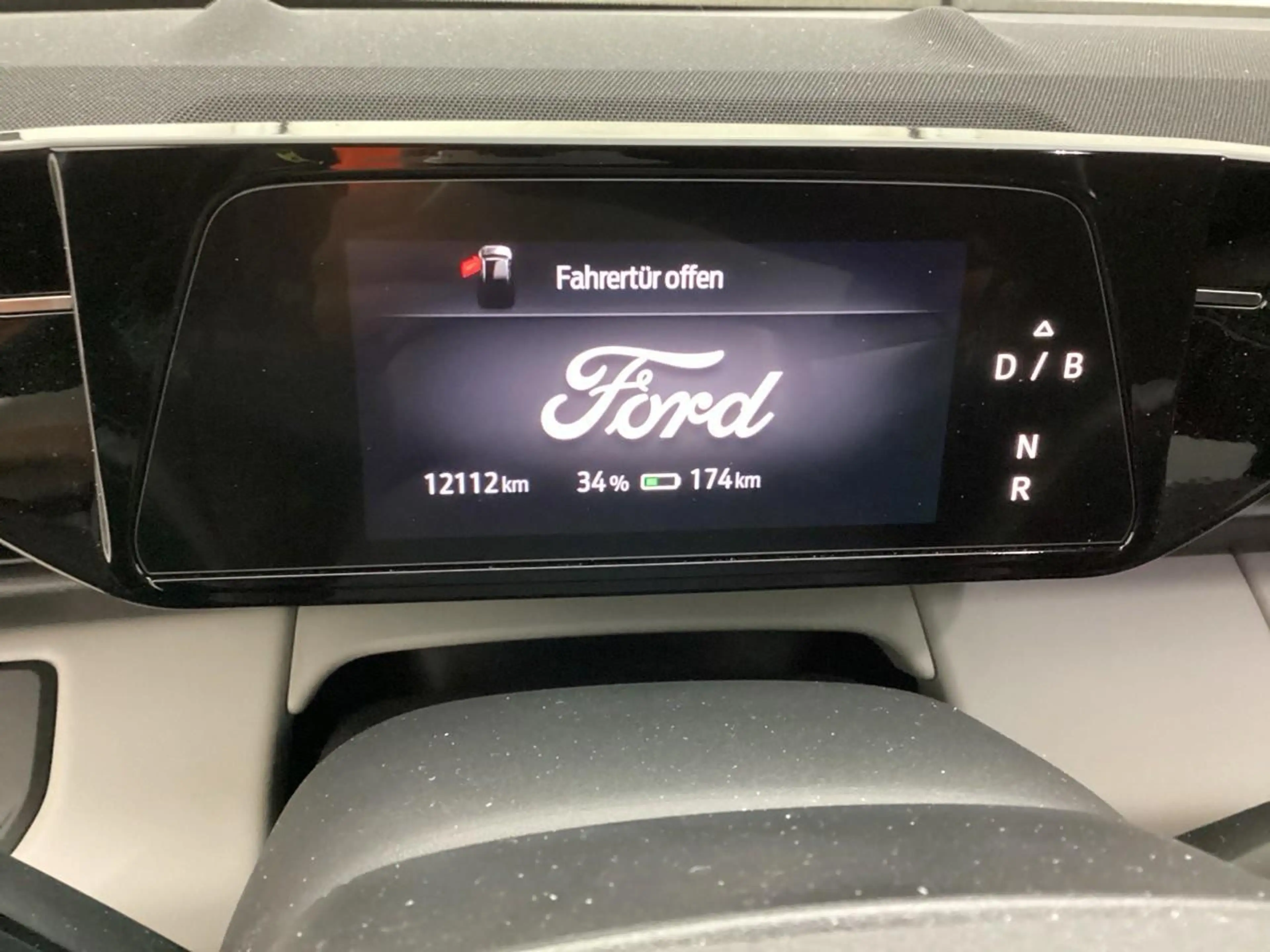 Ford Explorer RWD — photo 4