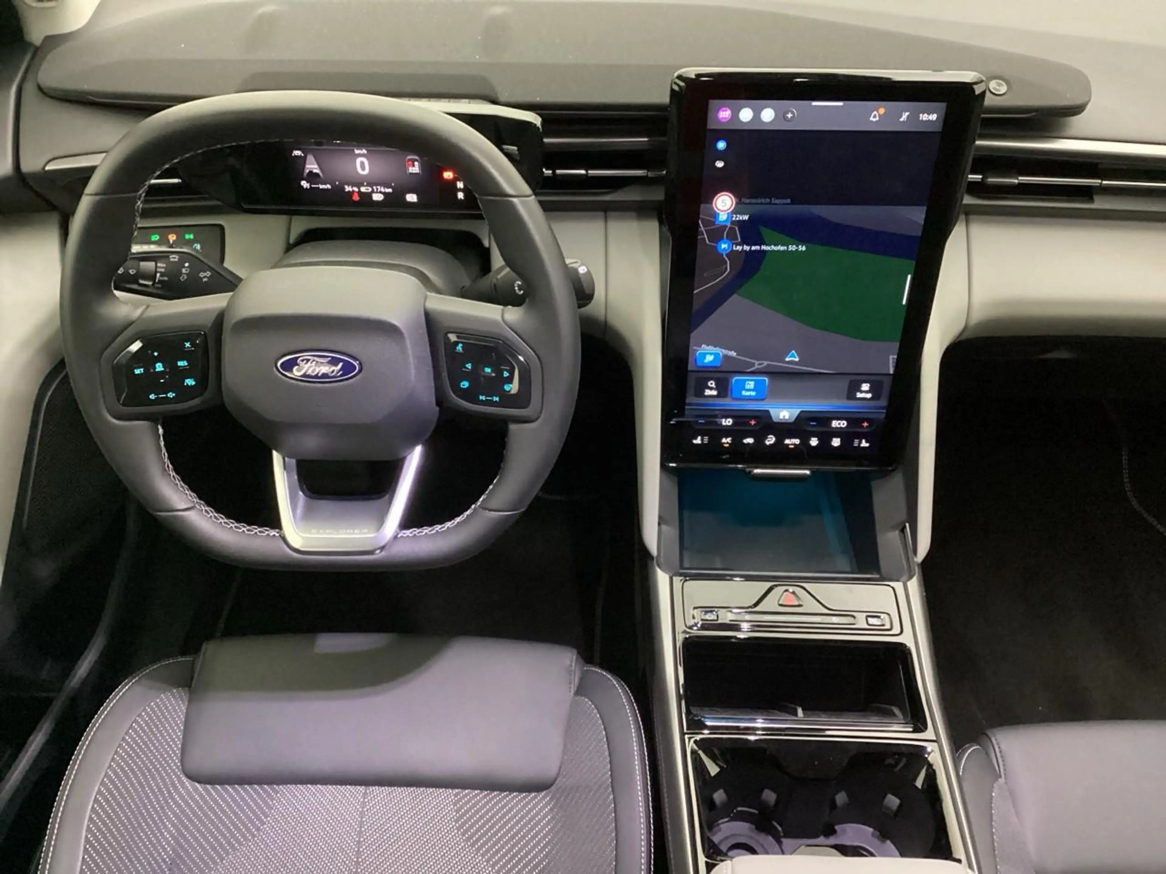 Ford Explorer RWD — photo 3