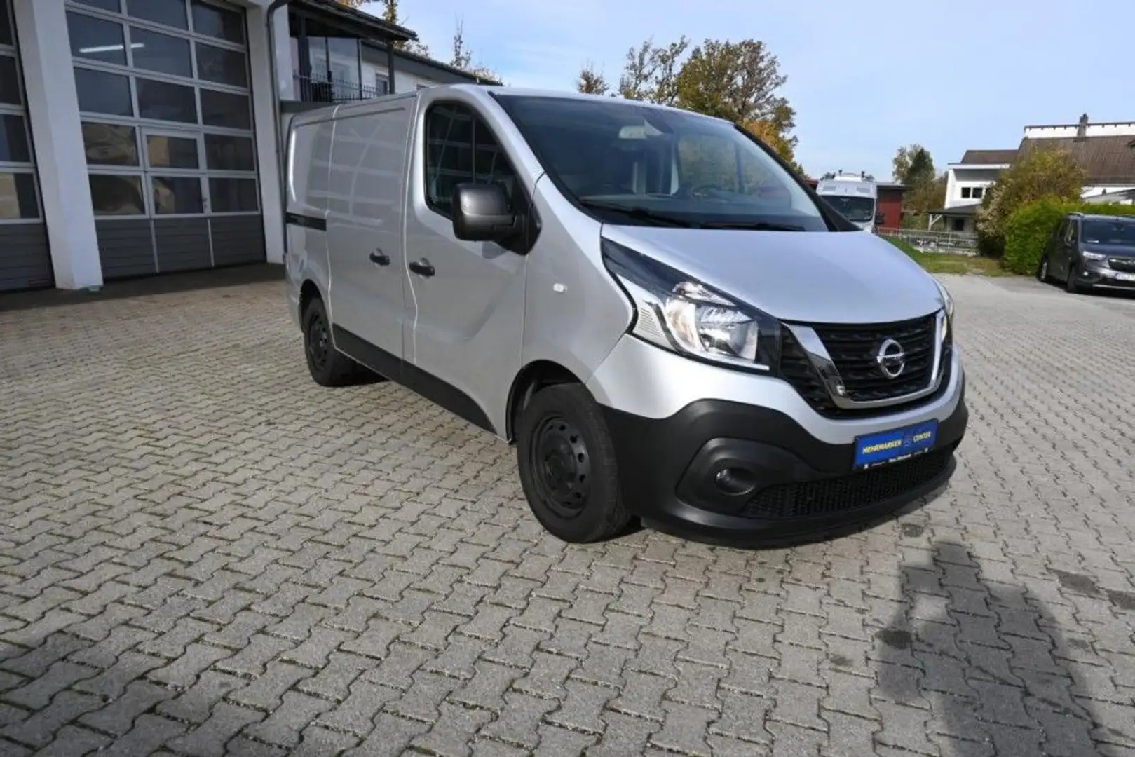 Nissan NV300 L1H1 2,7 dCi 145 Comfort Silber - 2