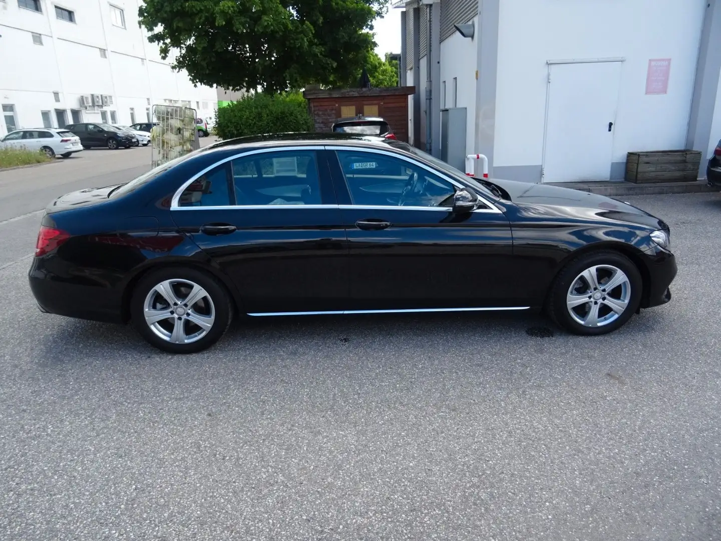 Mercedes-Benz E 200 E  Lim./Widescreen Cockpit/Multibeam LED Schwarz - 2
