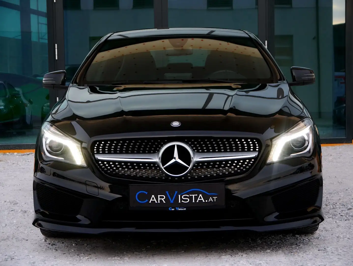 Mercedes-Benz CLA 180 AMG Line Zwart - 2