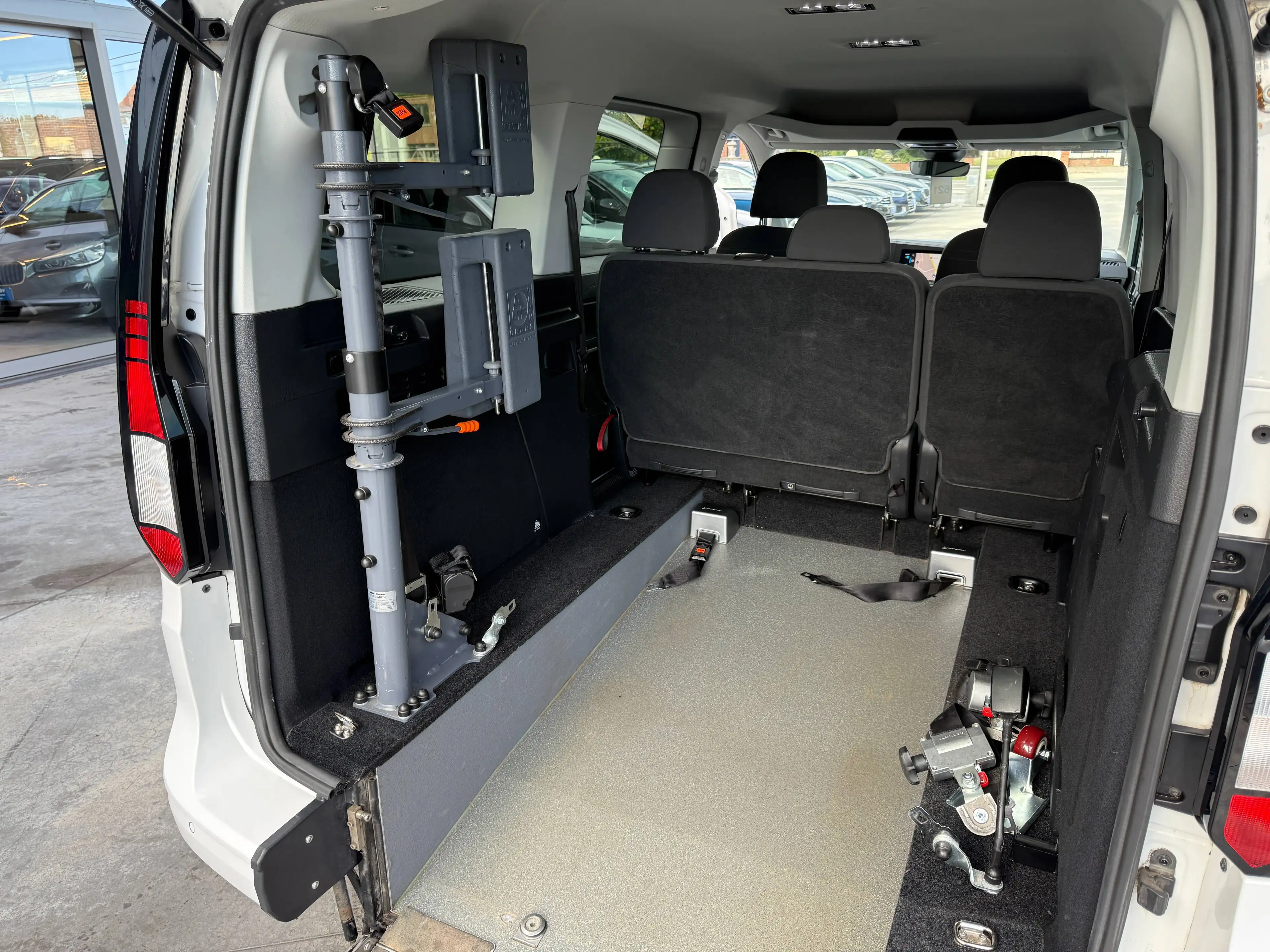 Volkswagen Caddy 1.5 TSI ROLSTOELLIFT OMBOUW 5 ZETELS MAXI NAVIGATIE BLUETOOTH PDC CARPASS — photo 17