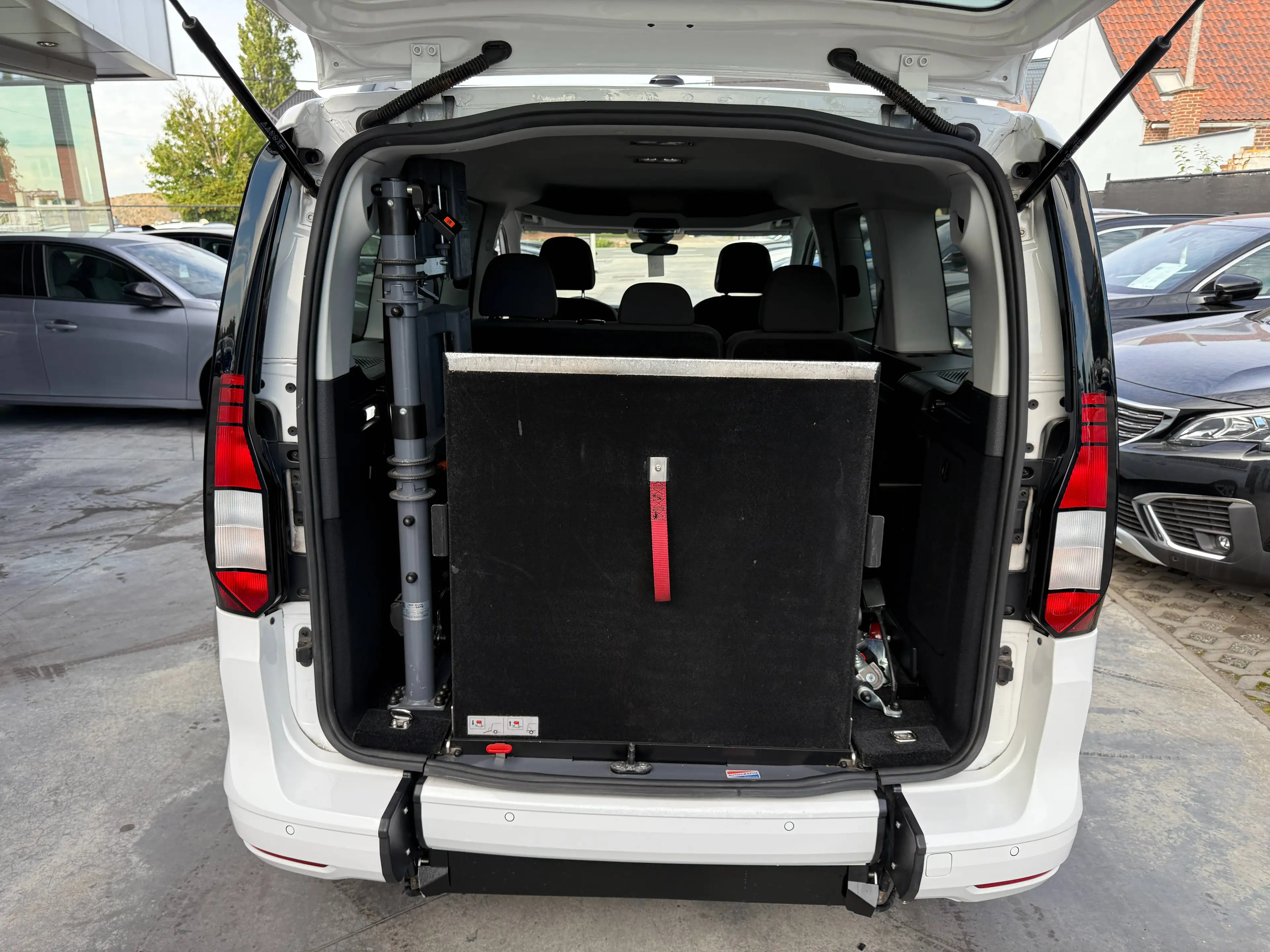 Volkswagen Caddy 1.5 TSI ROLSTOELLIFT OMBOUW 5 ZETELS MAXI NAVIGATIE BLUETOOTH PDC CARPASS — photo 15