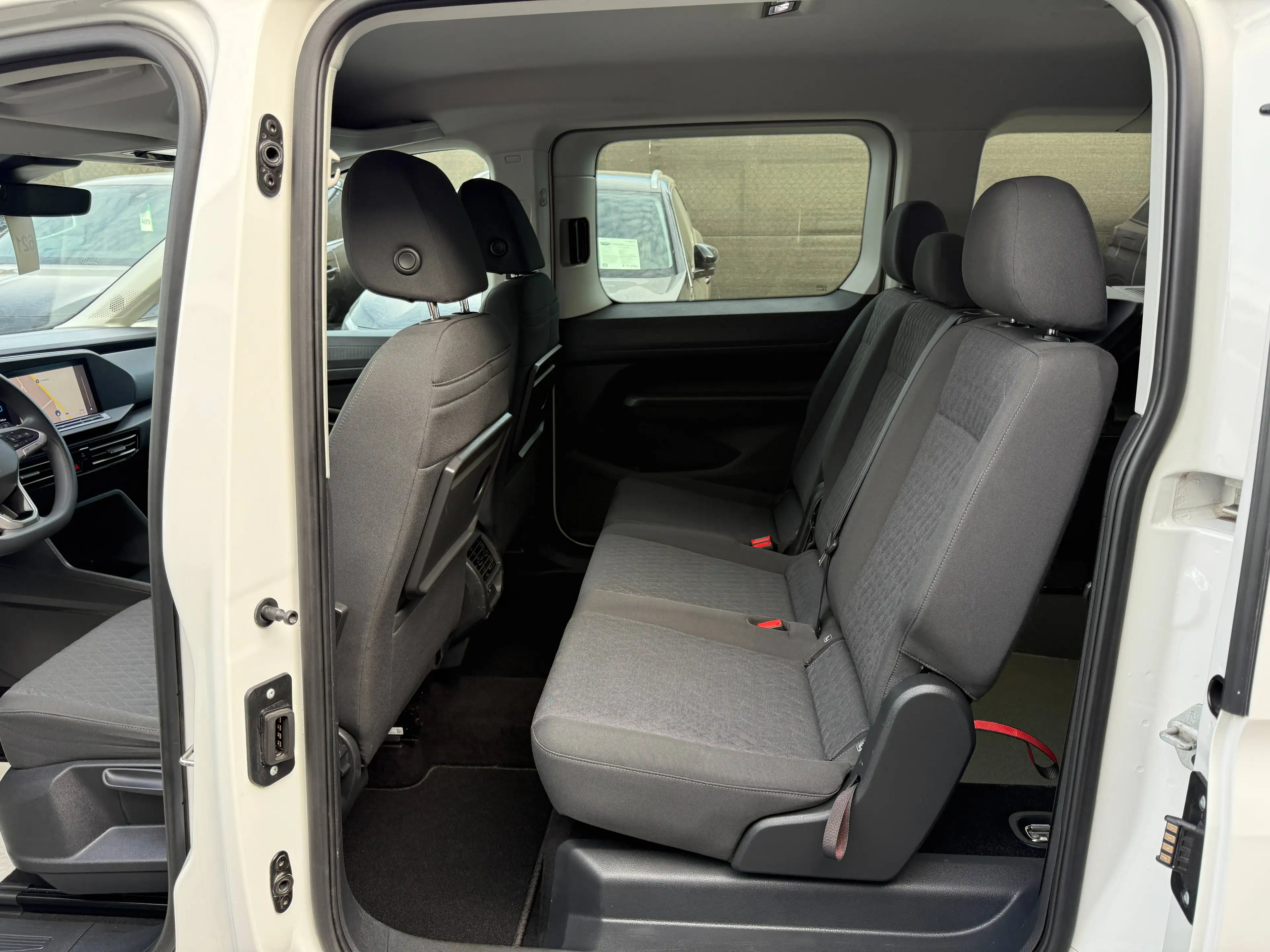 Volkswagen Caddy 1.5 TSI ROLSTOELLIFT OMBOUW 5 ZETELS MAXI NAVIGATIE BLUETOOTH PDC CARPASS — photo 14