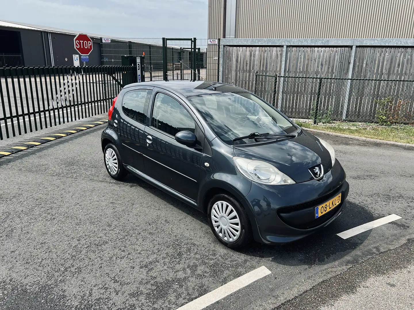 Peugeot 107 1.0-12V XR Grijs - 1