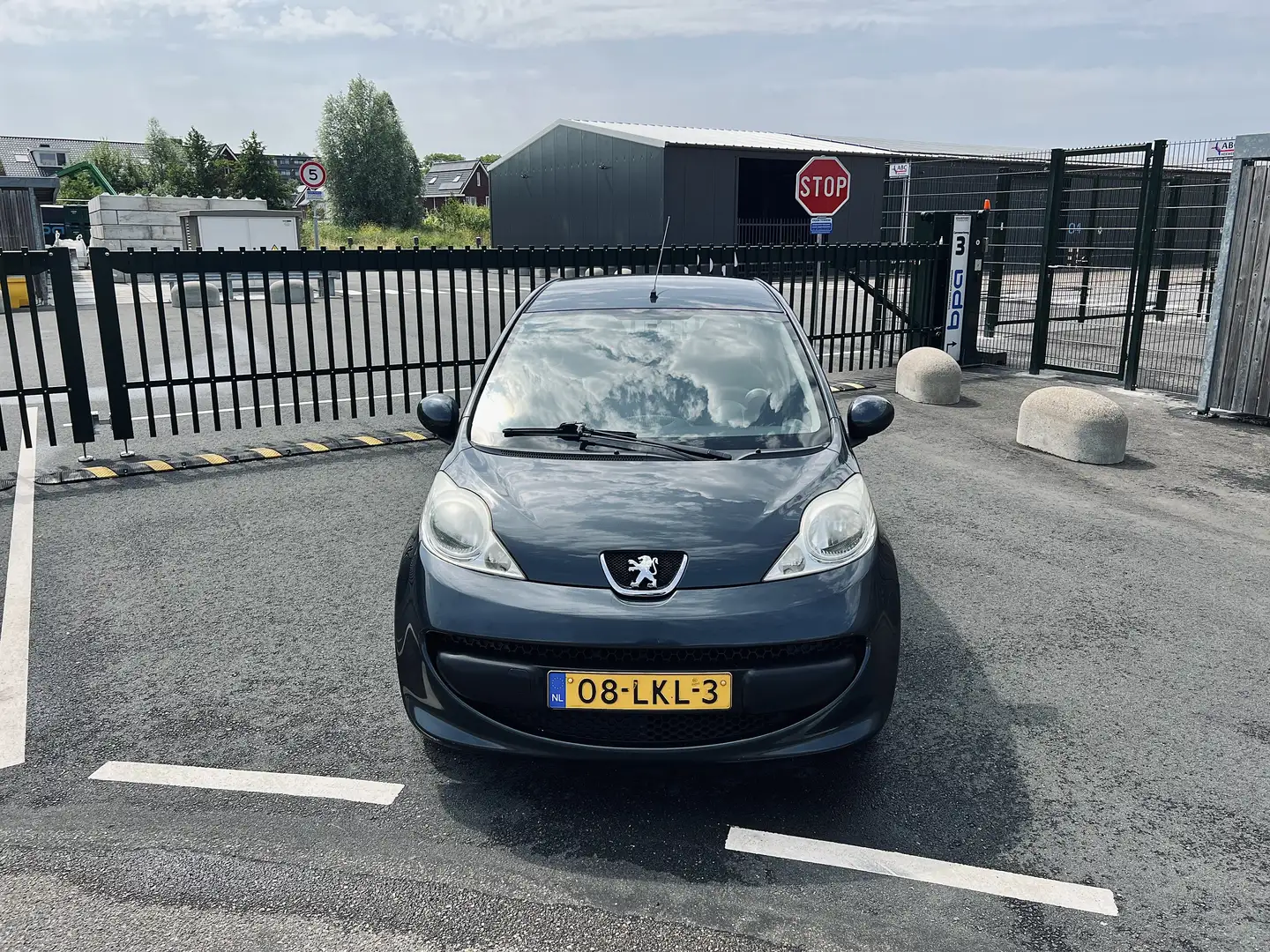 Peugeot 107 1.0-12V XR Grijs - 2