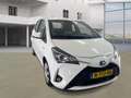 Toyota Yaris 1.5 Hybrid Design Sport / APK / Auto rijdt prima Weiß - thumbnail 2