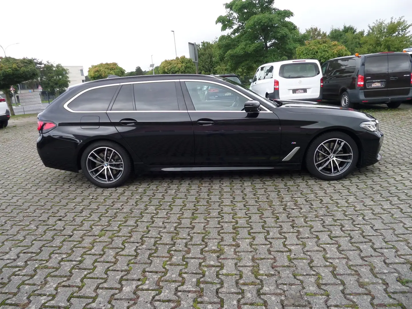BMW 540 i xDrive M Sportpaket+360°-Cam+Laser+AHK+Leder Schwarz - 2