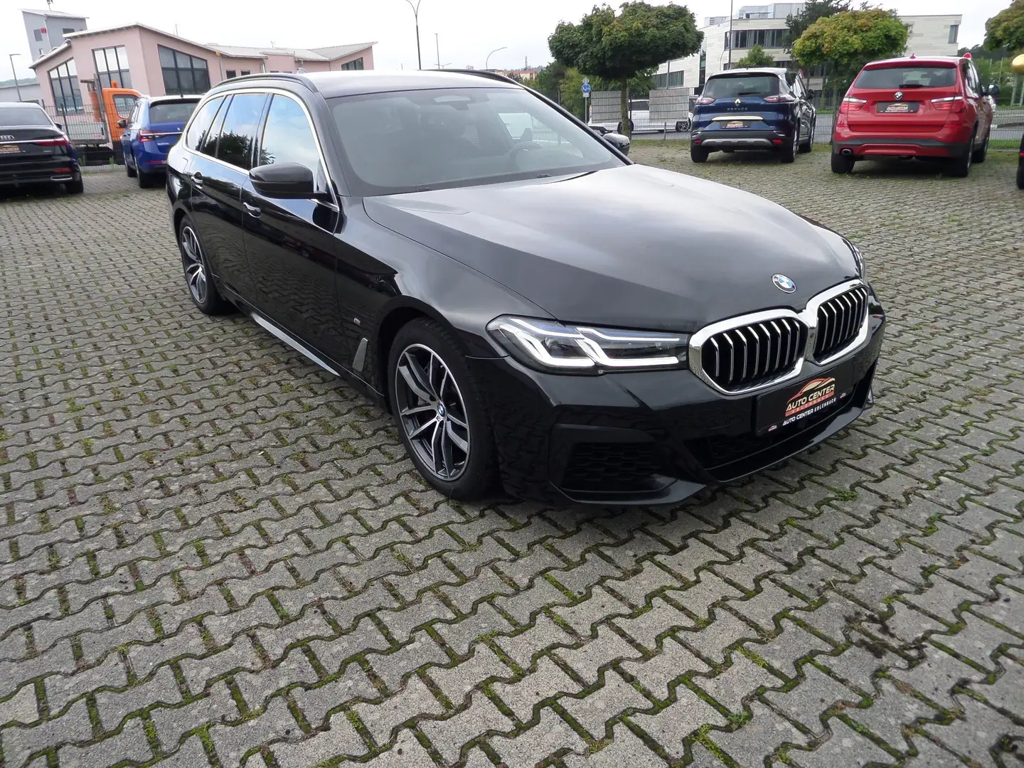 BMW 540 i xDrive M Sportpaket+360°-Cam+Laser+AHK+Leder Schwarz - 1