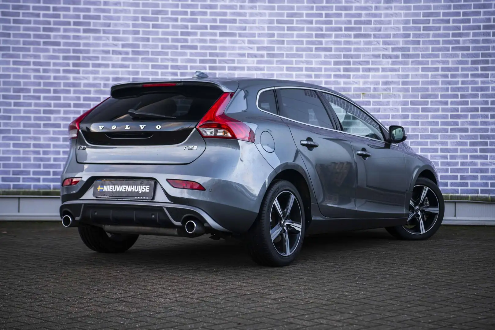 Volvo V40 T3 Polar+ Sport | Navi | Panoramadak | Harman Kard Gris - 2