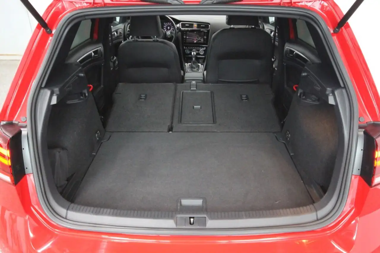 Volkswagen Golf R снимка Volkswagen Golf R