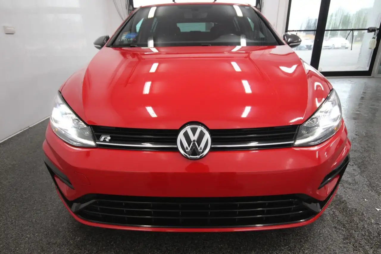 Volkswagen Golf R снимка Volkswagen Golf R