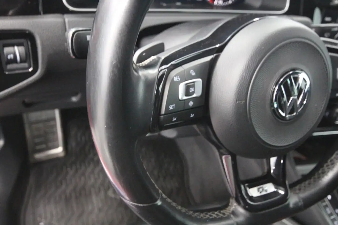 Volkswagen Golf R снимка Volkswagen Golf R