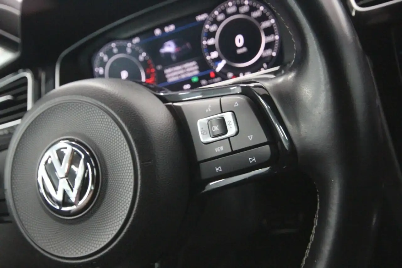 Volkswagen Golf R снимка Volkswagen Golf R