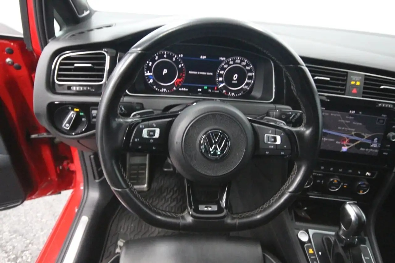 Volkswagen Golf R снимка Volkswagen Golf R